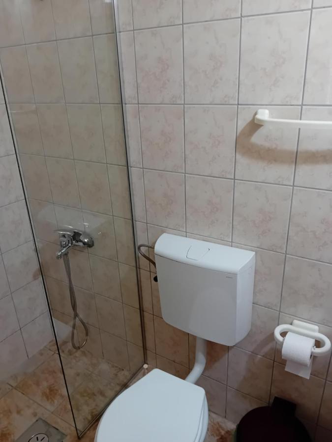Bato Rooms Peštani Exteriér fotografie